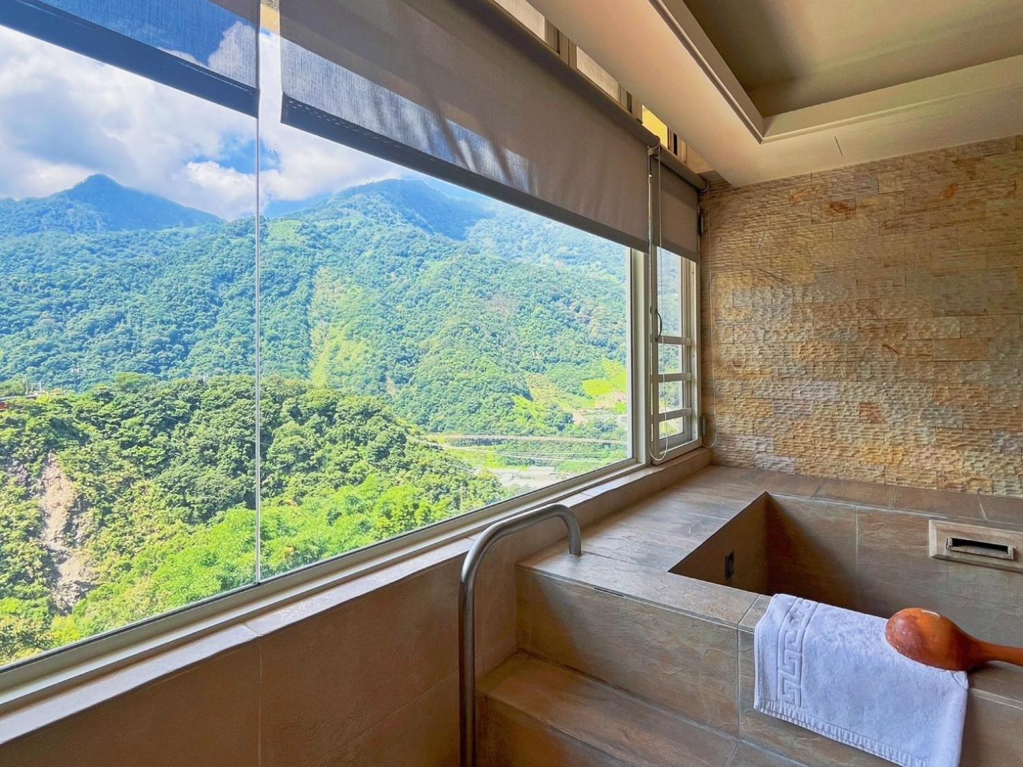 Dongpo Ti Lun Hotel Hszinji Kültér fotó
