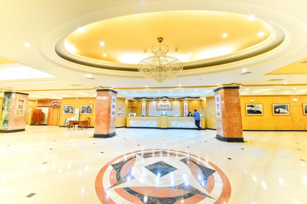 Dongpo Ti Lun Hotel Hszinji Kültér fotó