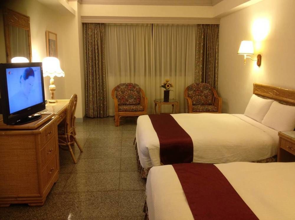 Dongpo Ti Lun Hotel Hszinji Kültér fotó
